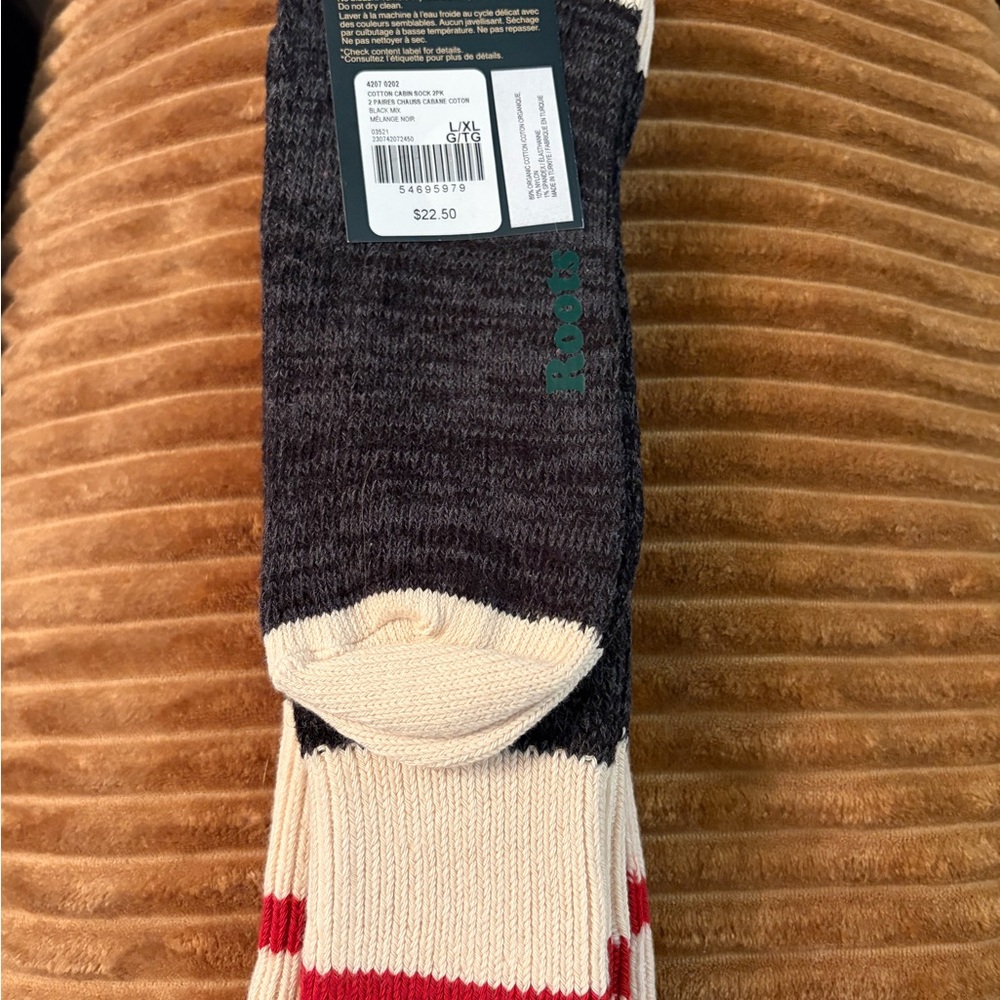 Roots Black and Cream Socks NWT Unisex see sizing in pictures - Picture 3 of 4
